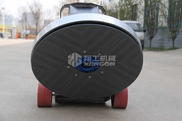 拋光機(jī)是為了讓地面表面有光澤，需要先研磨后才可以拋光。拋光分為粗拋和精拋，這時(shí)候可以使用拋光機(jī)，配合拋光墊，提高地面的光澤度。高速地坪拋光機(jī)讓你輕松完成地坪拋光工作，提高地坪亮度。