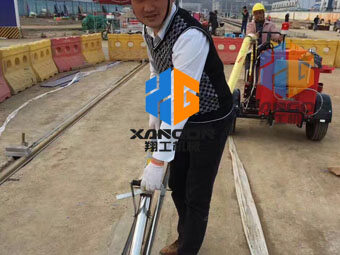 路面灌縫施工，選翔工機械瀝青灌縫機