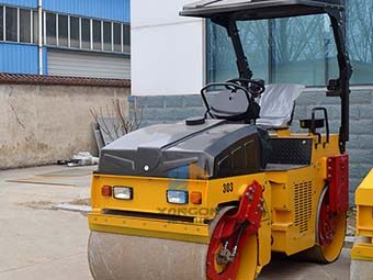 座駕壓路機(jī)實(shí)用性能無(wú)人能敵！