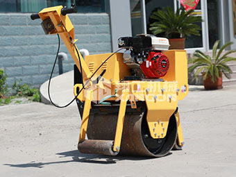 為什么別人家小型壓路機(jī)長(zhǎng)壽？秘訣在這里！