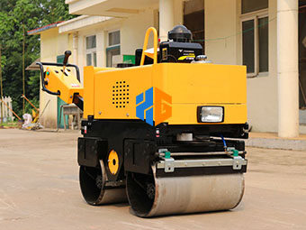 保養(yǎng)小型壓路機(jī)切勿因小失大！