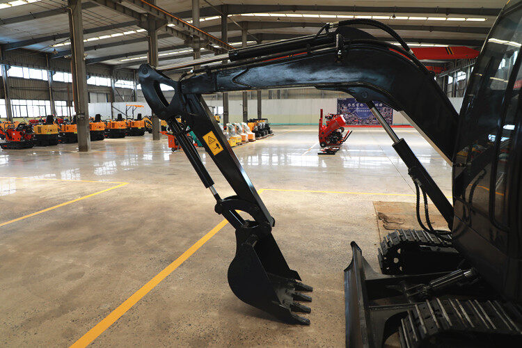 小型挖掘機(jī)使用破碎錘要注意什么？搞不好挖機(jī)報(bào)廢