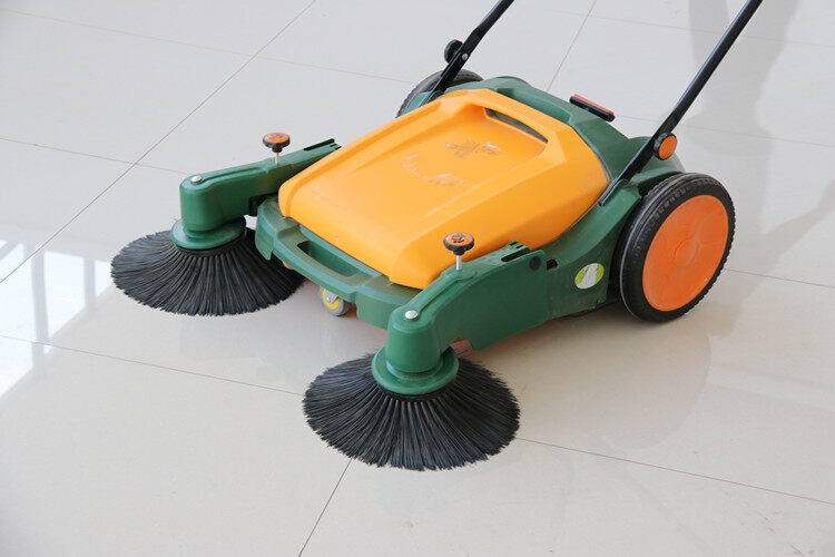 工廠地面選擇掃地機(jī)還是洗地機(jī)比較合適？