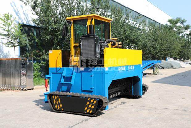 翻堆機(jī)對物料均勻翻堆攏堆，也可疏松