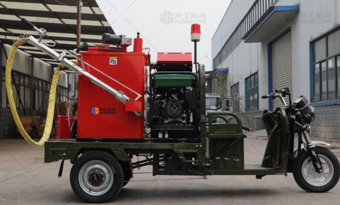 瀝青灌縫機(jī)裂縫修補(bǔ)，橫向縱向都可以